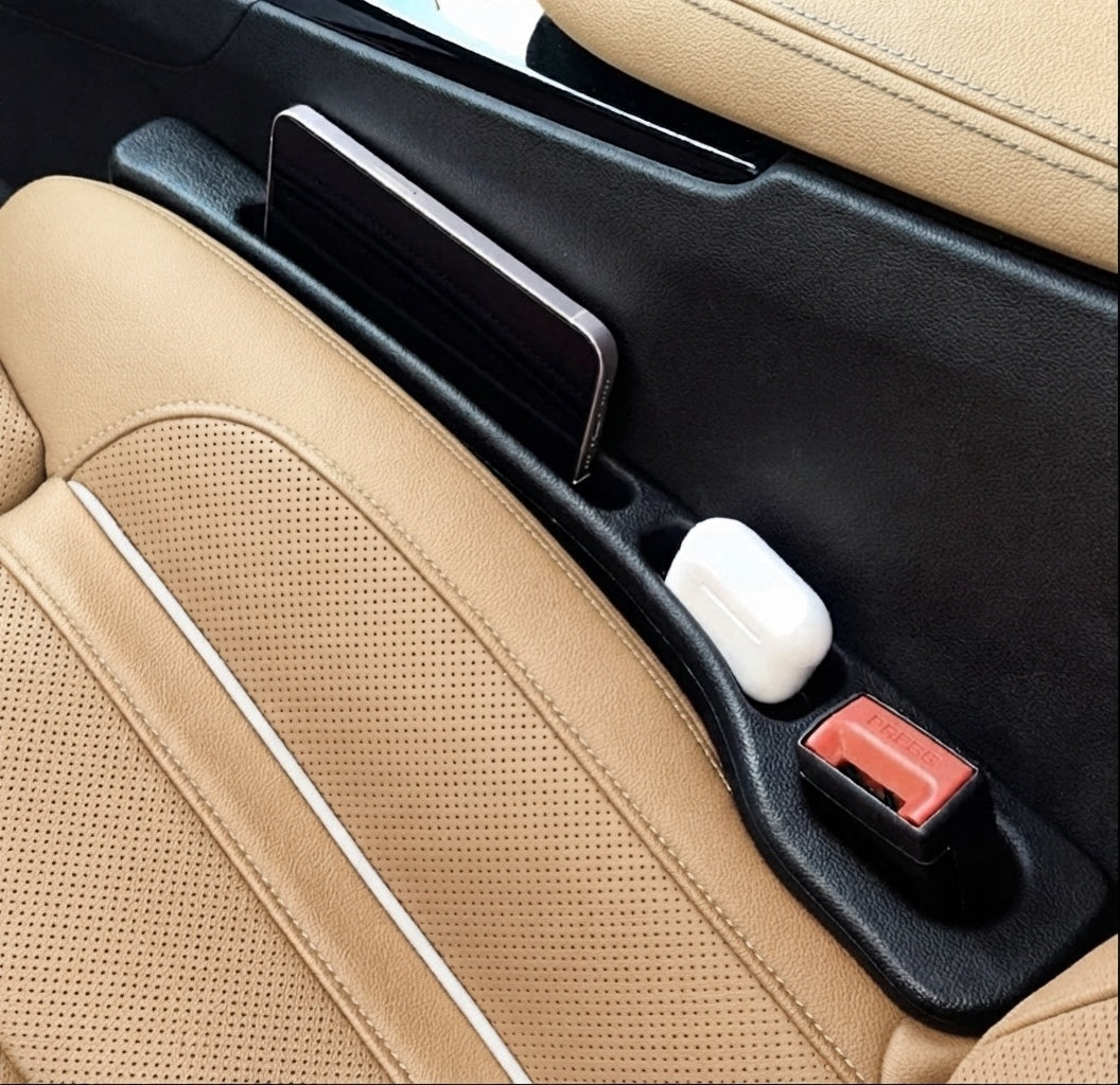 Car Seat Gap Filler - installato tra i sedili